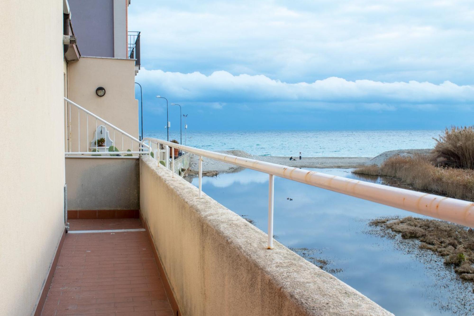 100 Metri Dal Mare Relax A Due Passi Dal Centro Apartamento Finale Ligure Exterior foto